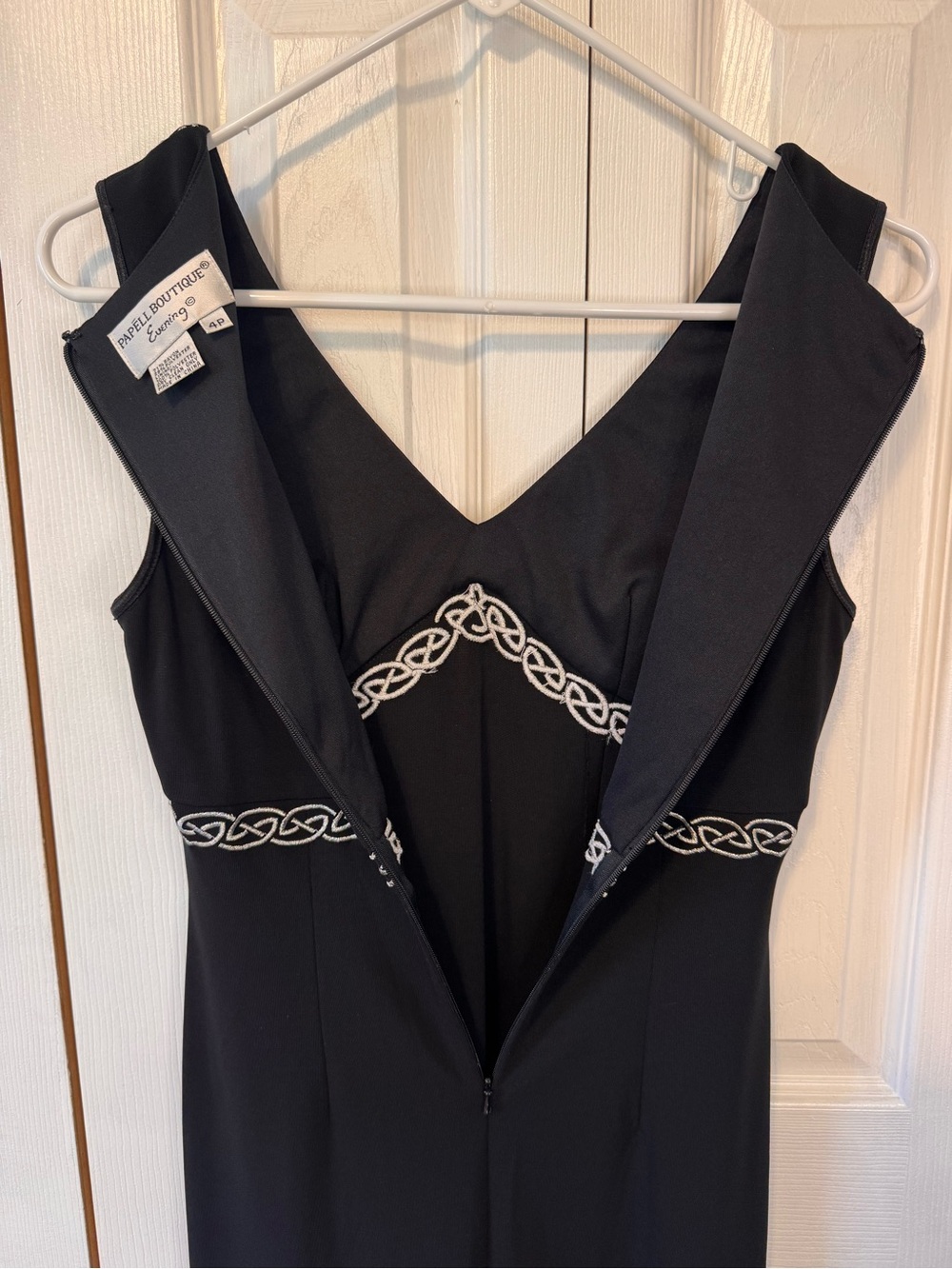 Papell Classic Black VNeck Sheath SleevelessDress Silver Trim Back Zipper Sz 4P - Picture 8 of 11